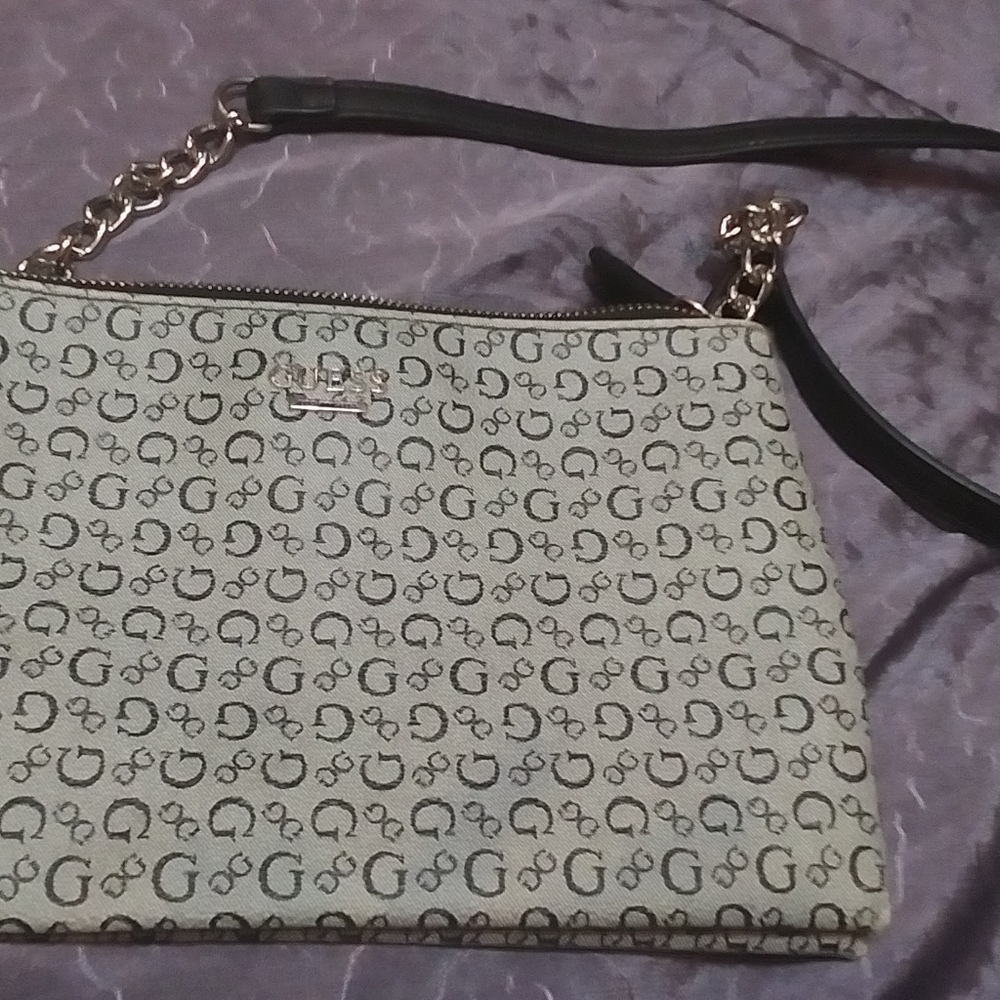 Guess purse monogram